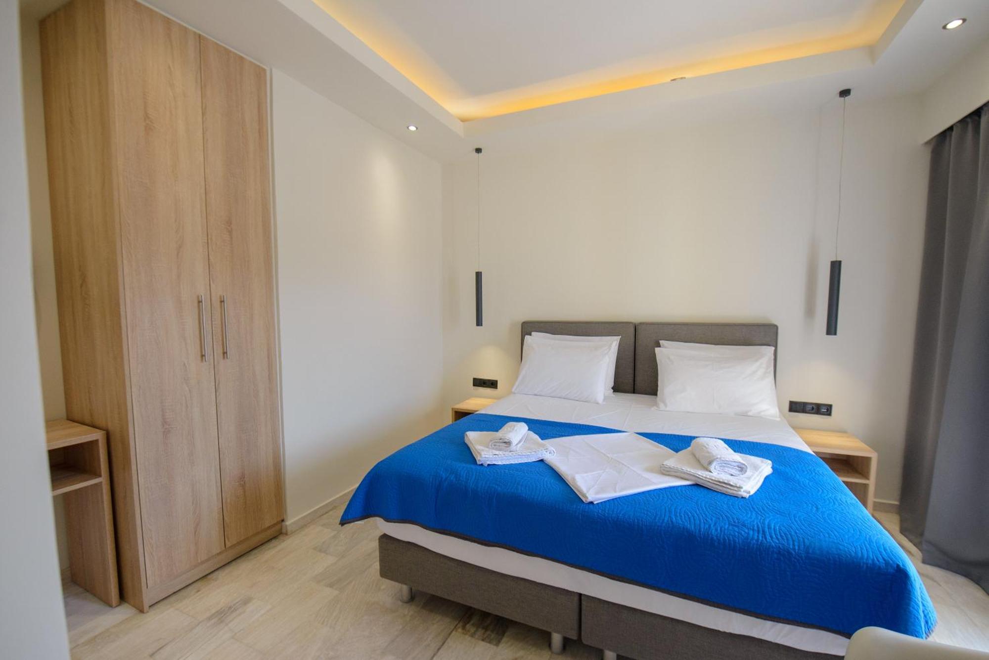 Saint Spiridon Aparthotel 3*