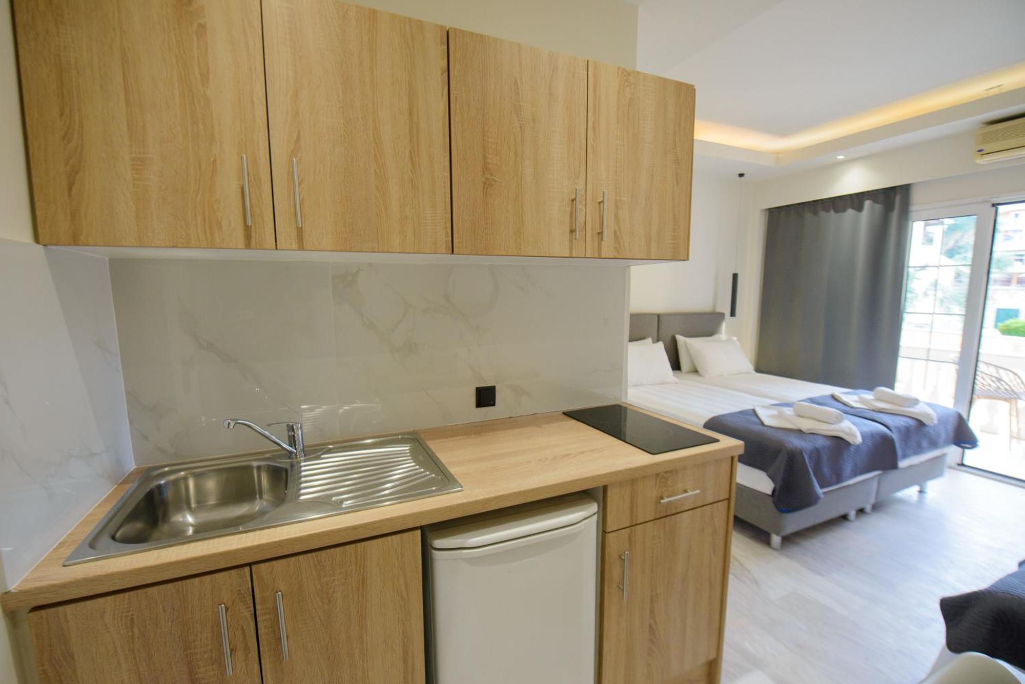 Saint Spiridon Aparthotel 3*