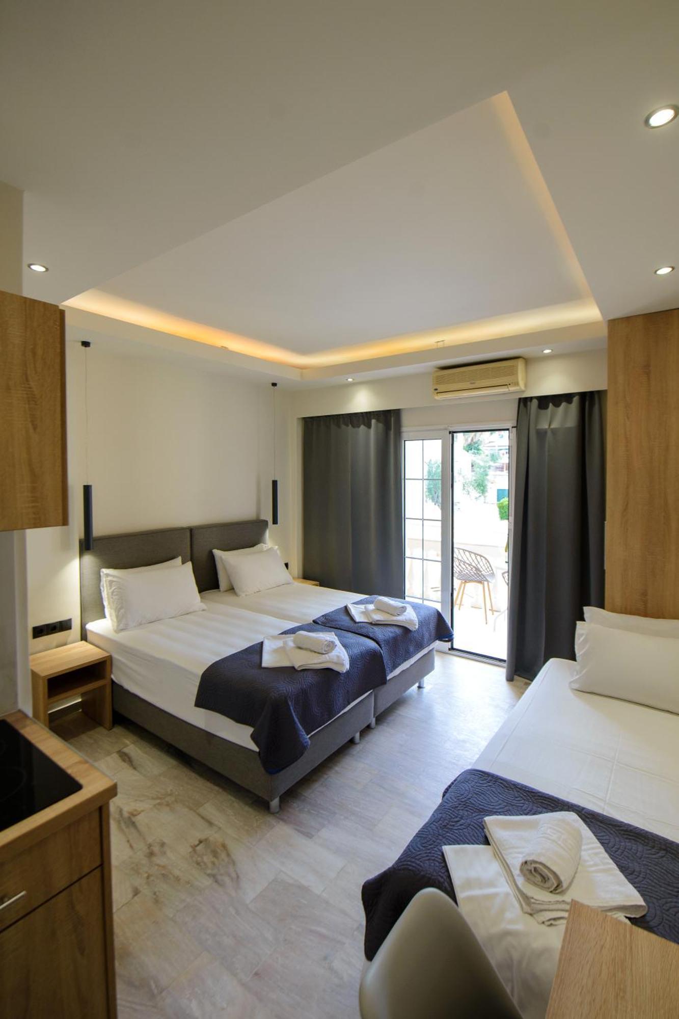 Saint Spiridon Aparthotel 3*